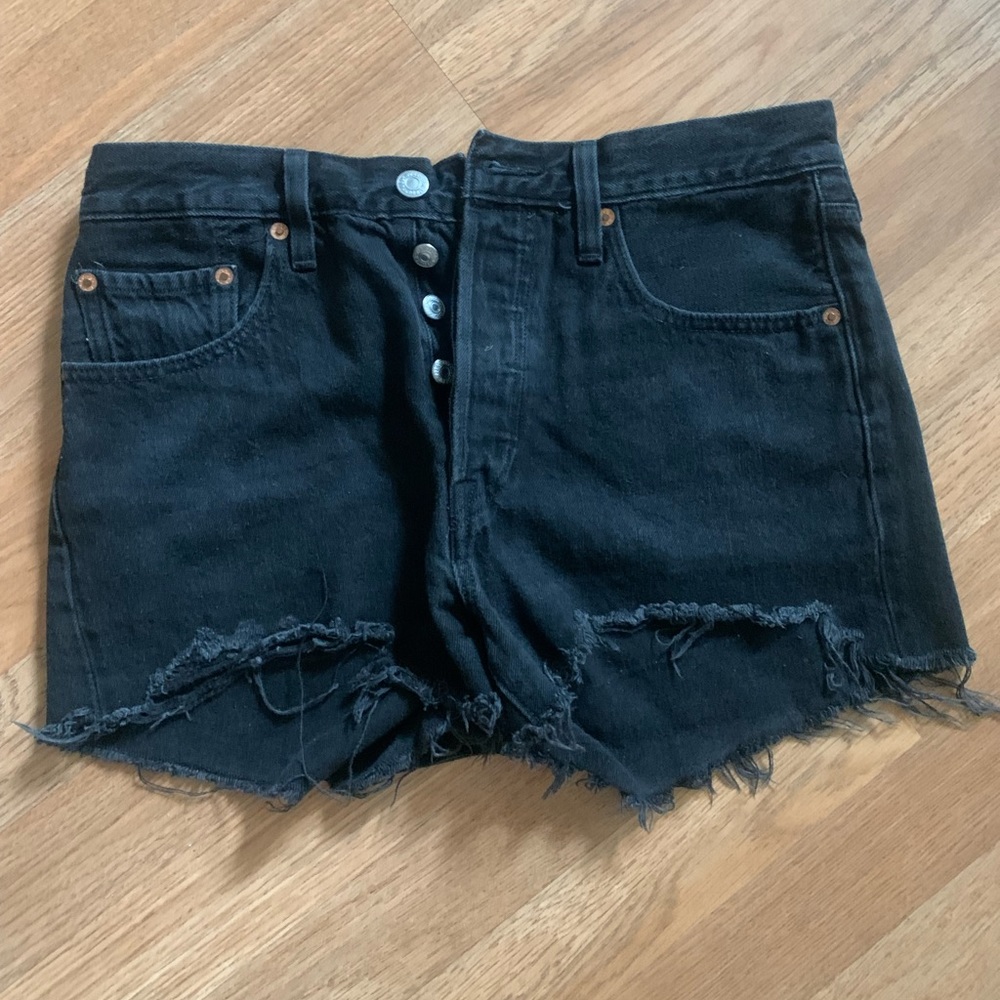Levi’s 501 shorts w28